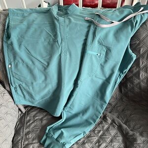 Women’s oversized Rafaela top with Zamora jogger bottoms